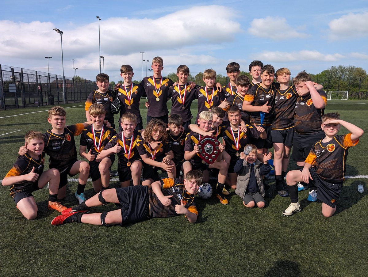 A great afternoon at the @WiganWarriorsCF Warriors Cup which concluded with the Y7 picking up their first piece of silverware of the season 👍🏉🐝
