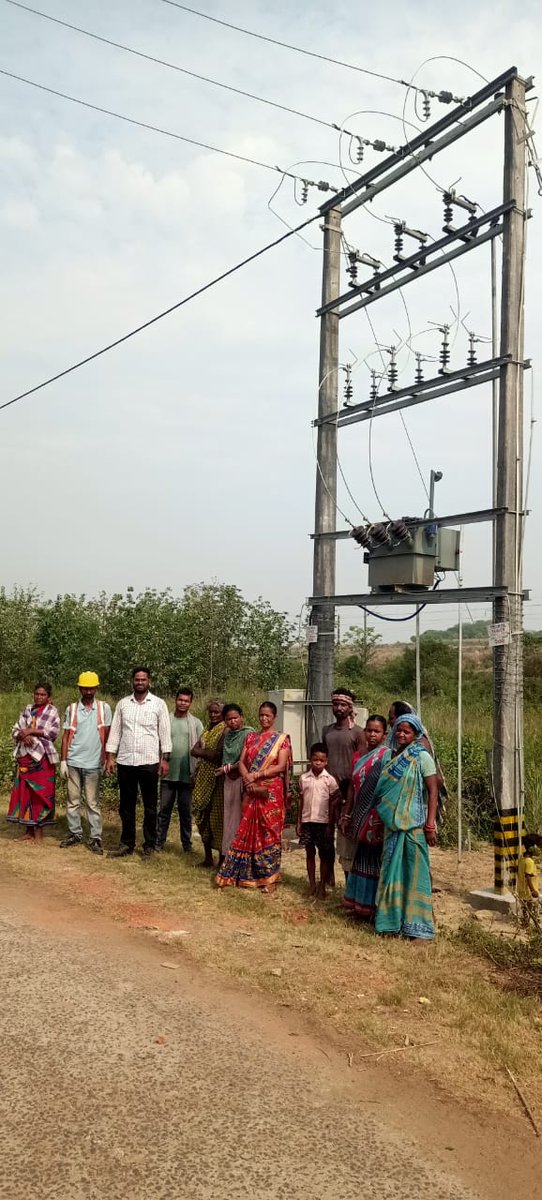 Our team successfully completed the charging of a 25 kVA DTR to provide improved power supply in Balaramprasad village, Chainpal Section, Talcher Electrical Division.

#TPCODL #ForYouWithYouAlways