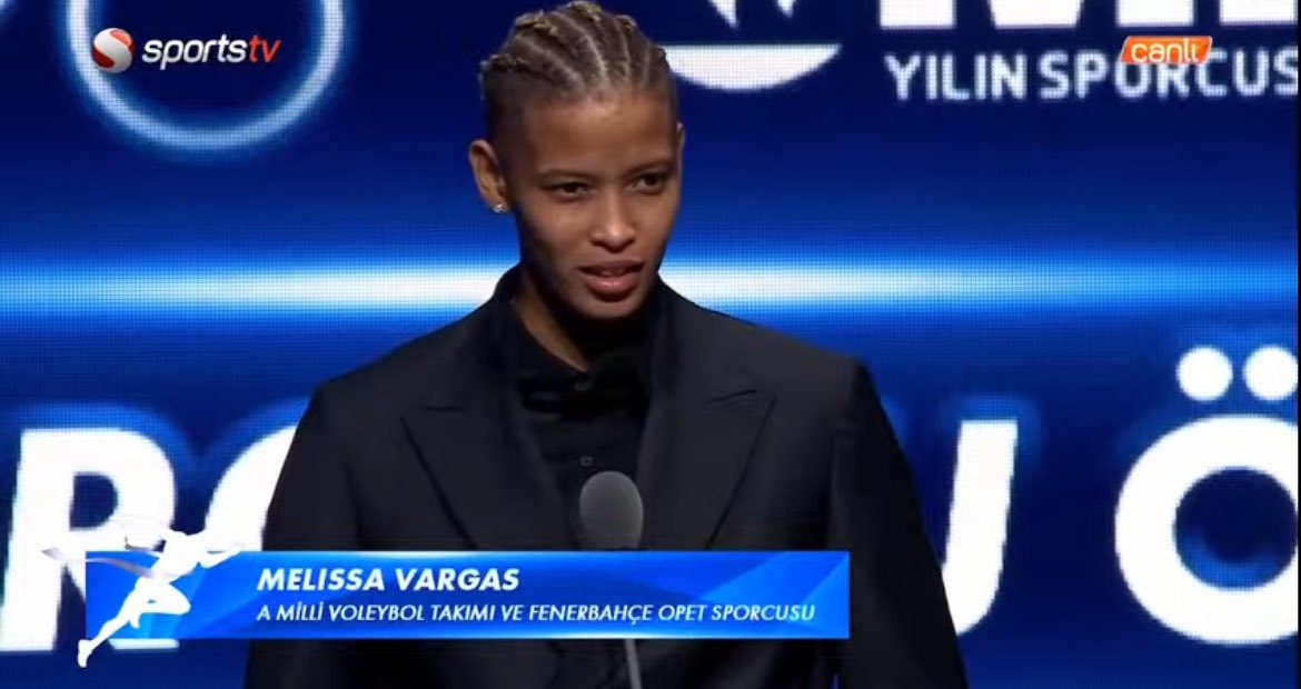 Melissa Vargas yılın sporcusu seçildi.

🎙️ Voleybolda, bu benim için en zor kısım yani konuşmak. Teşekkür etmek istiyorum, Türkiye’ye ve aynı zaman da takımıma. Umarım bizi bir sonraki adımlarda da desteklersiniz. Önümüzde VNL ve Olimpiyatlar var. Teşekkürler