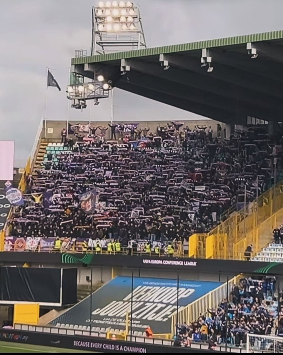 I viola sono qua 🟣🍻
#BruggeFiorentina
.
.
.
#fiorentinauno #fiorentina #acf #forzaviola #firenze #toscana #italia #f1 #seriea #legaseriea #conferenceleague #calcio #italianfootball #stadiofranchi #ultras #hooliganns #violapark