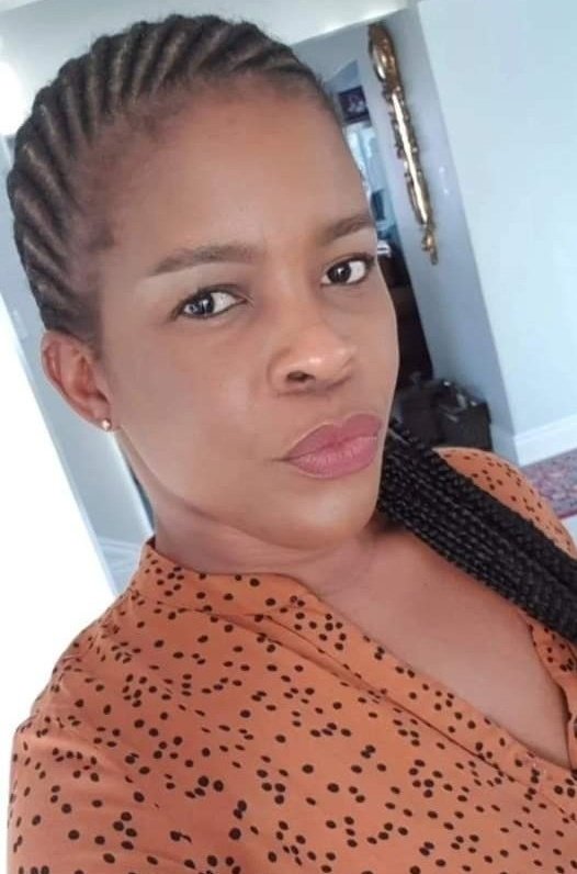 Please help locate Khonzokuhle Khethiwe Pam Mbambo (40), who went missing on 3 May. Mbambo's vehicle is still parked at her home on Avoca Road in Effingham, Durban - KwaZulu-Natal. She has a butterfly tattoo on her wrist.
Any info, please contact Captain Moodley on 031 571 6518