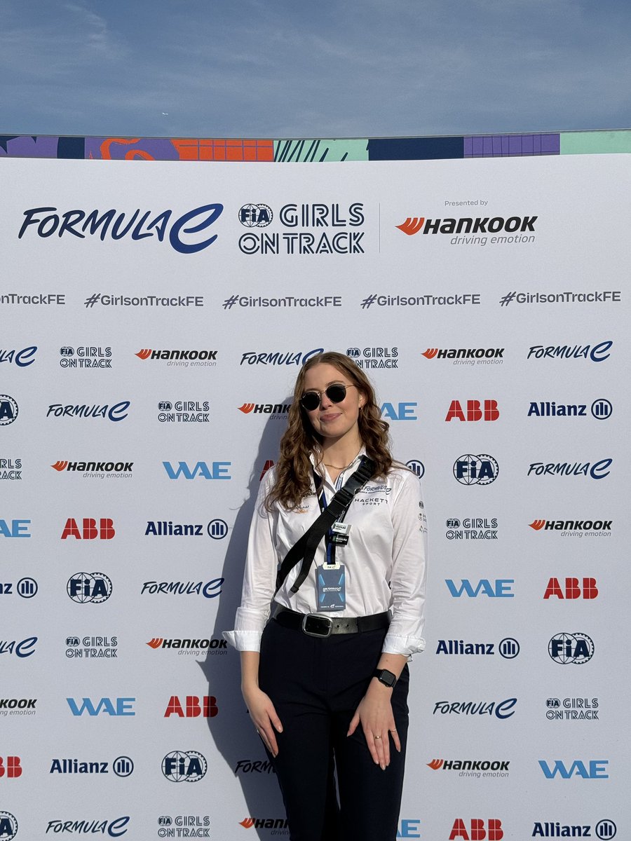We sat down with the artist behind the all-new look of the FIA Girls on Track programme at @fiaformulae 🎨 Read the full interview ⬇️ femalesinmotorsport.com/post/gemma-ton… #WomenInMotorsport #GirlsonTrackFE #FormulaE