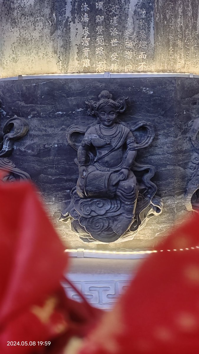 QRR0361's tweet photo. 咱们就是说 halo 酒吧 啥消费水平呀？想去看看思文姐 #沈阳酒吧 https://t.co/Bm3wIPNWdW