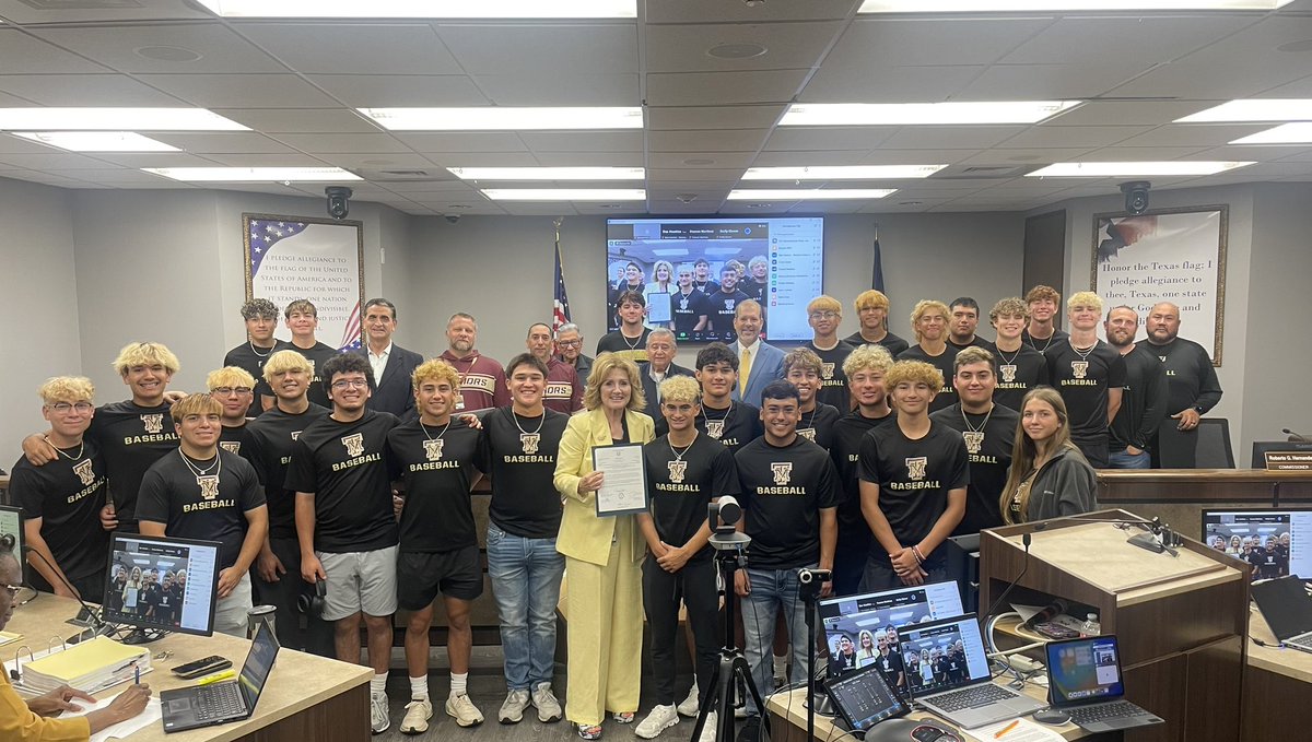 Thank Judge Scott and Commissioner Hernandez for recognizing <a href="/TMWarriorBSBL/">WarriorBaseball_TM</a> #WE 207 #ShowTime 🏆