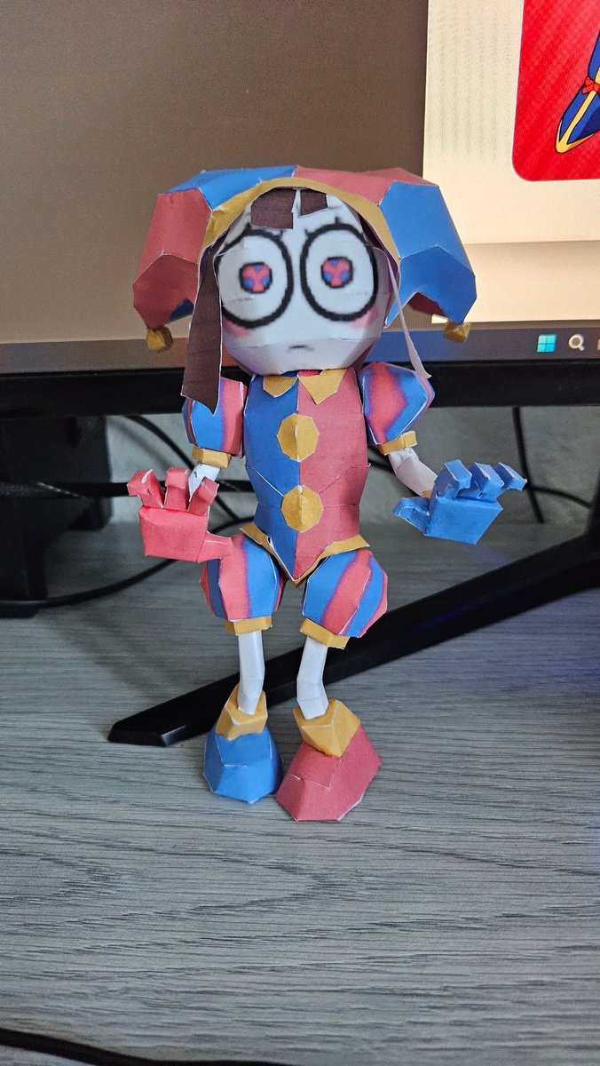 so instead of working and drawing i decided to make a pomni papercraft