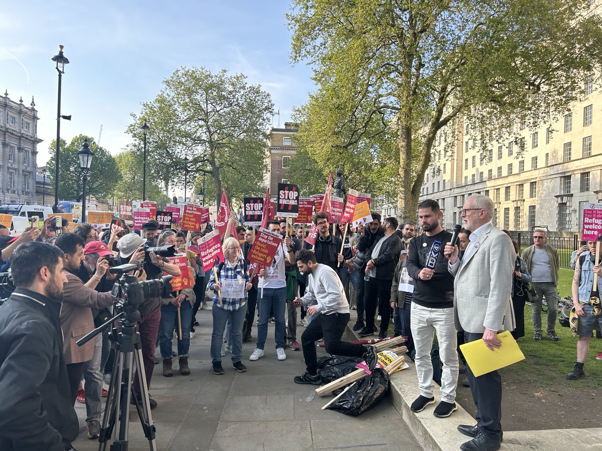 Jeremy Corbyn @jeremycorbyn brings solidarity to the #StopRwanda protest at Downing Street #RefugeesWelcome