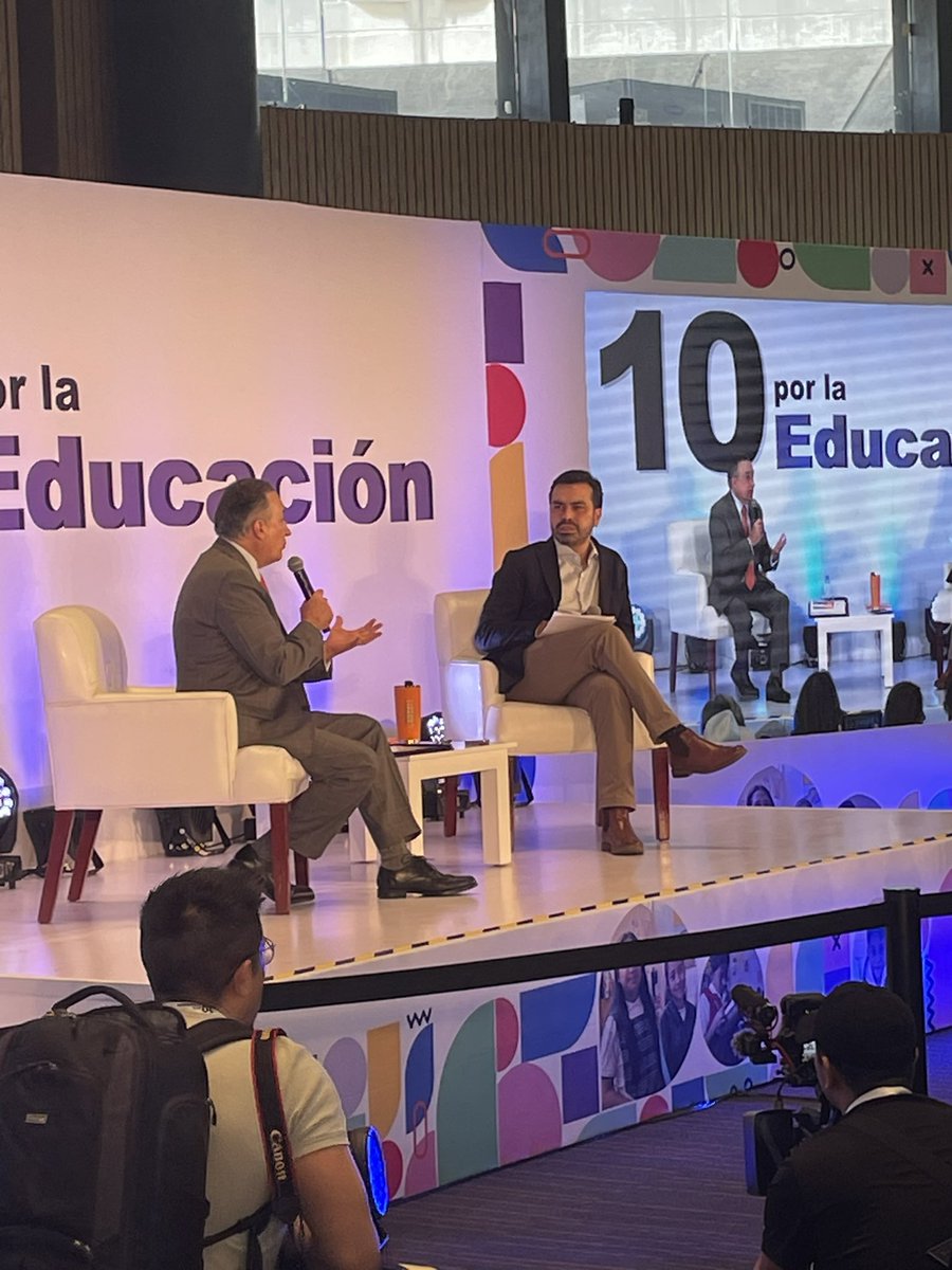 “México necesita discutir y modificar el modelo educativo de México, que debe dejar de ser un modelo de adoctrinamiento ideológico” @AlvarezMaynez, candidato de Movimiento Ciudadano, en el Foro #10PorLaEducación