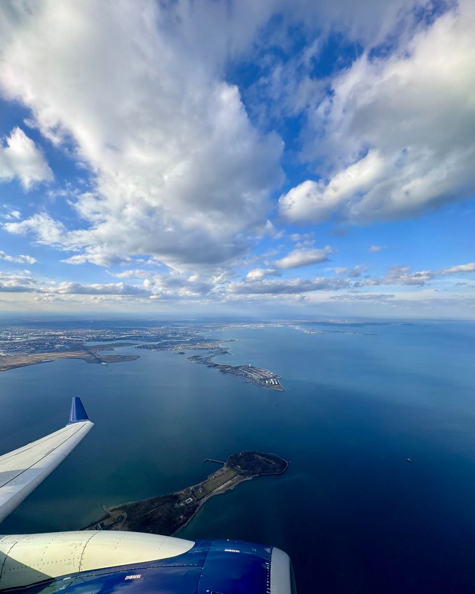 Ready for a springtime getaway on #WingseatWednesday 😎 Are you taking off from Boston Logan this month?
📷  @pablo_a2