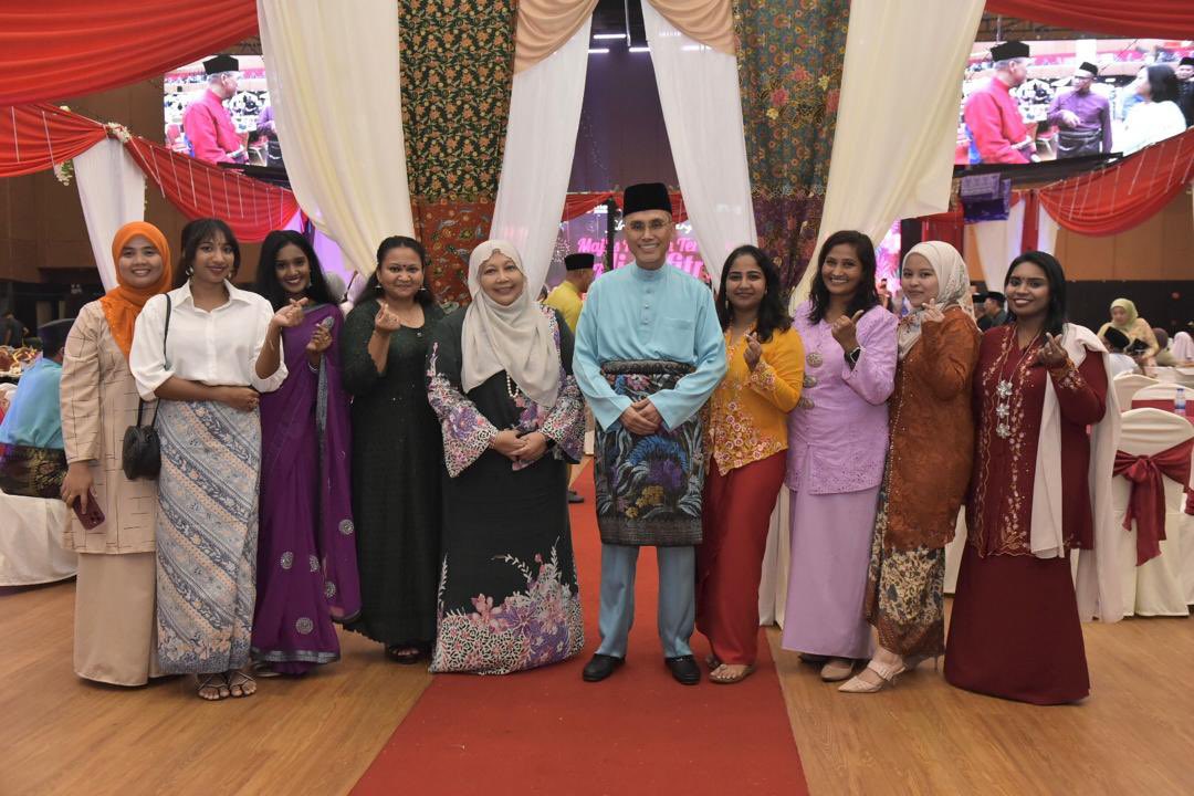 SESS alumni attended the @MSUmalaysia Aidilfitri Open House 2024. Staff and alumni had a good catching up session.

#SESS #MSUOpenHouse2024
