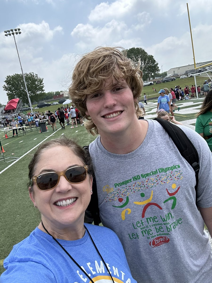 Love seeing one of our @ProsperEaglesFB men giving back at Special Olympics. You are an awesome young man @zadenkrempin