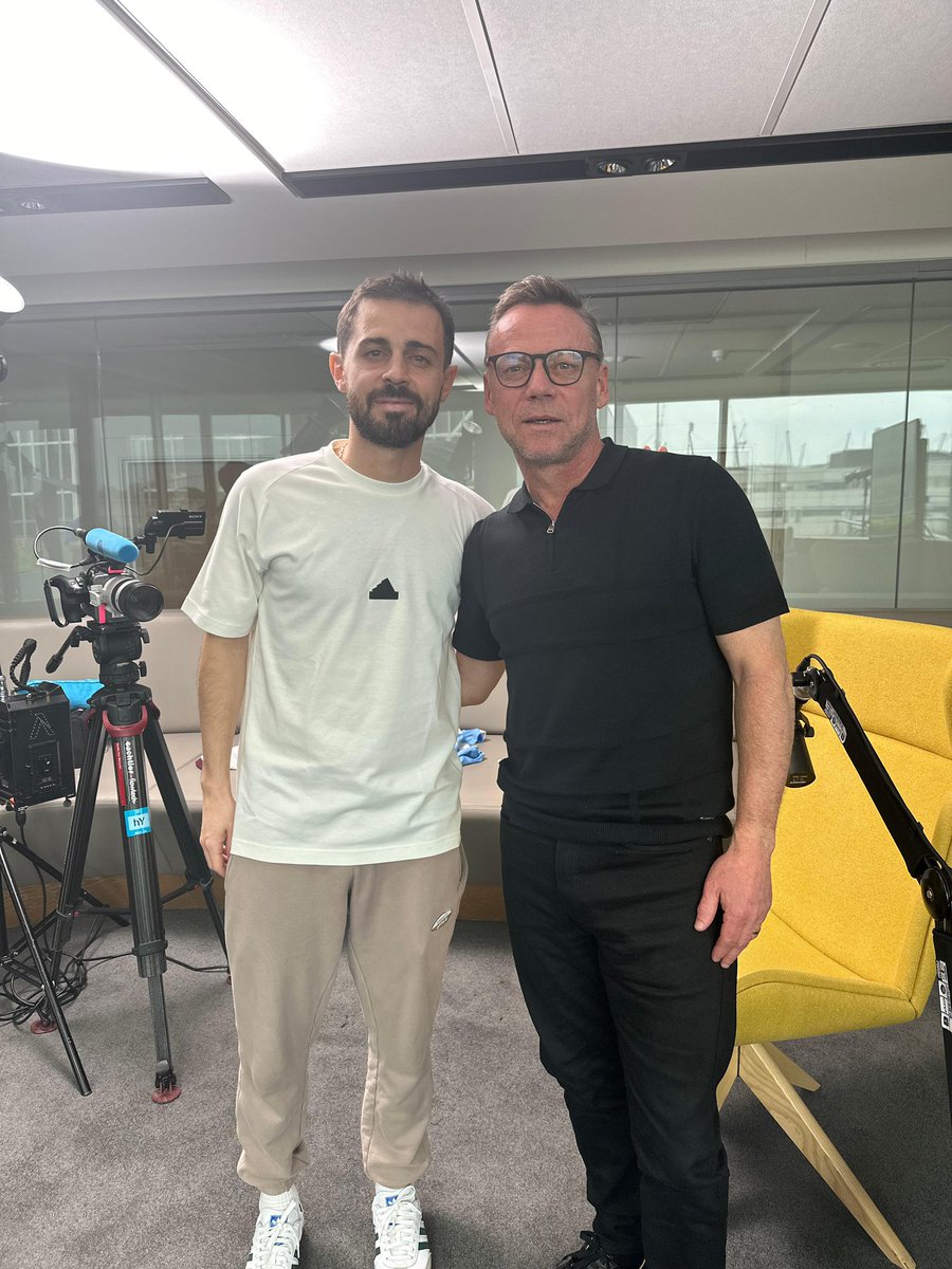 An absolute pleasure to do the official @ManCity podcast today with this absolute legend @BernardoCSilva 🩵 What a man 🩵