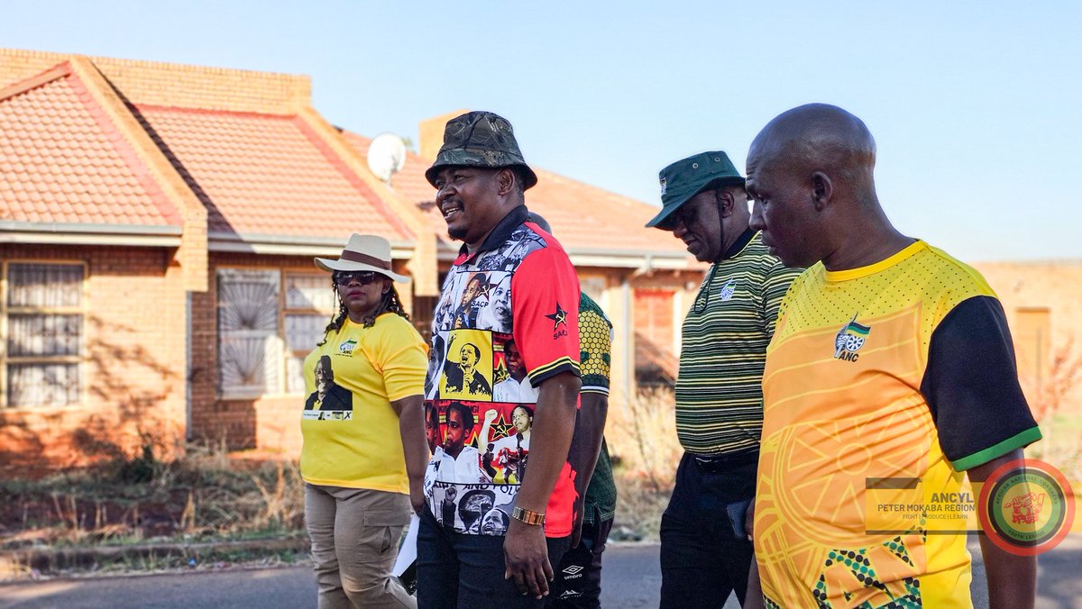 [IN PICTURES] 
The ANCYL Peter Mokaba Region led by the Regional Secretary Cde Sam Moela joined by the Regional Spokesperson Cde Mahlatse Kobe attended the PM RET election campaign trail (Door-to-door & RET Meeting) in Unit P, Lebowakgomo, Sefako Mapogo Makgatho Sub-Region.