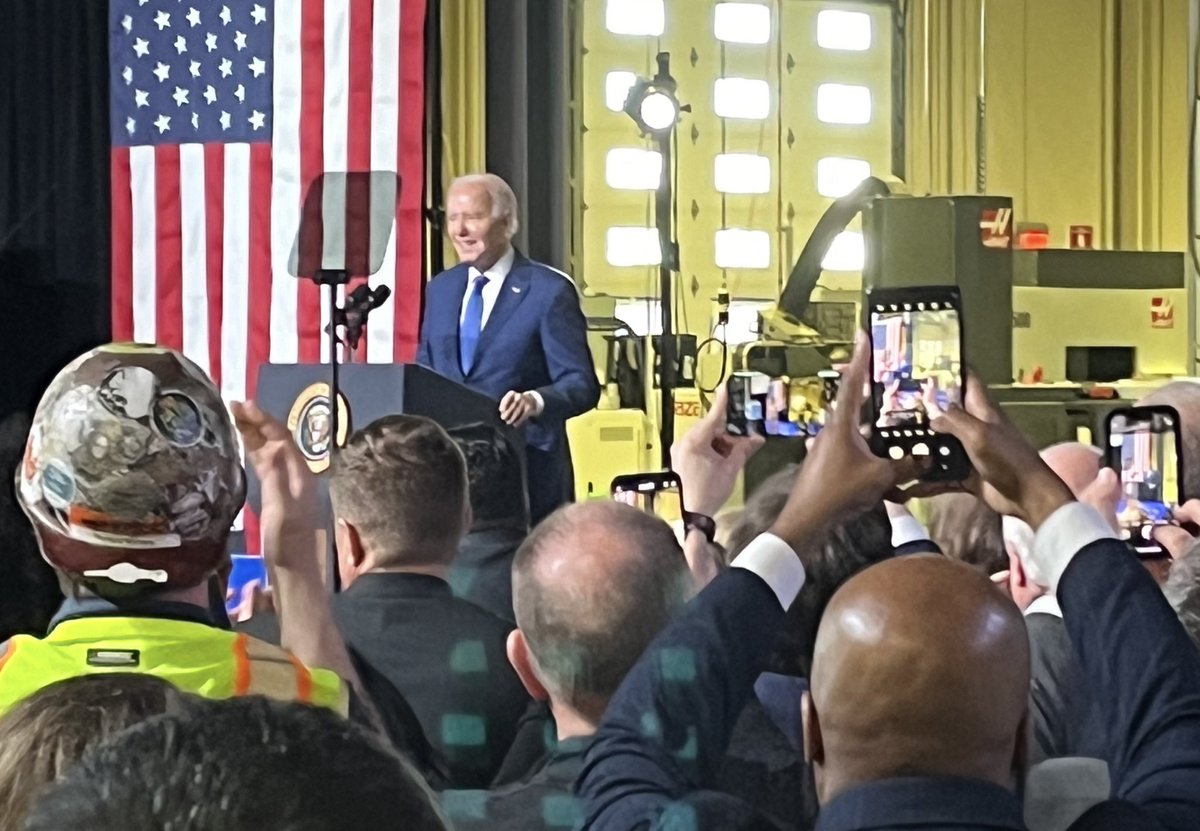 .@POTUS Biden is in Racine County, WI today talking about getting a massive data center built there, creating thousands of good union construction jobs - a stark difference from President Trump, who talked big about a manufacturing boom in Wisconsin but failed to make it happen.