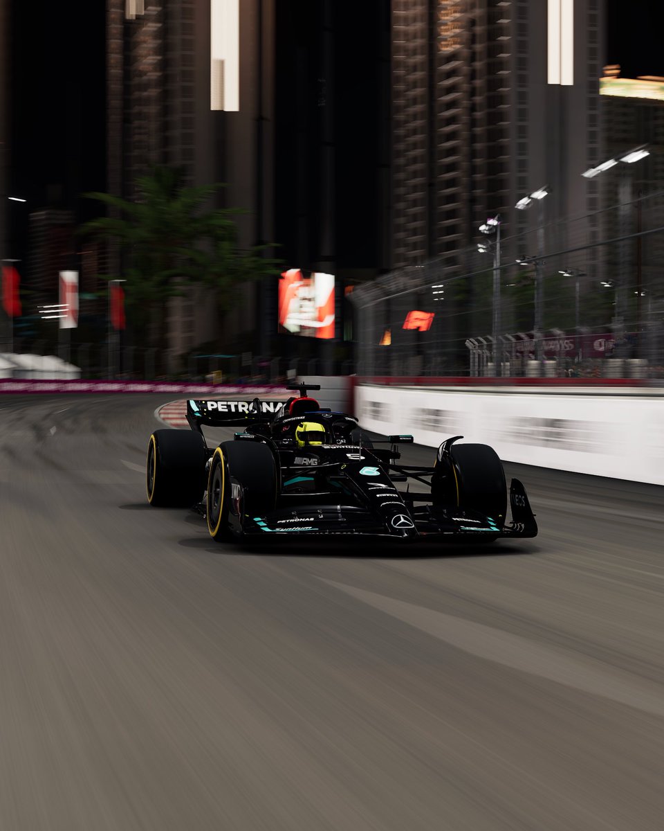 #F1Esports - What a move! 🤩 @jarno_opmeer jumps on the Las Vegas podium in the final corner with a margin of just 0.003 seconds. 🥉 #AMGEsports #AMG