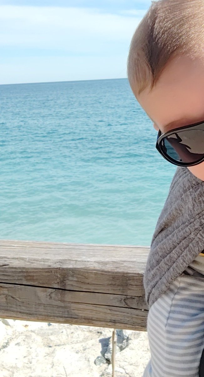 Ma sì, portiamo #bimbolino a prendere un po' di sole verso Varazze.
PECCATO che al ritorno ci siamo ritrovati imbottigliati, due ore di coda e bulaccata d'acqua a Voltri.
Il mare però era stupendo, il sole anche, e tra le #cosebelledioggi c'è questo momento.🥰