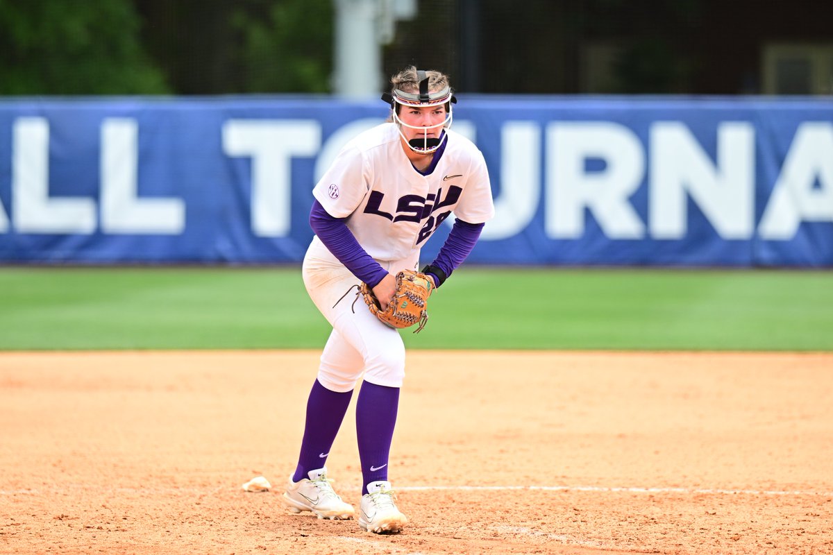 🔺10 | The defense holds, and Sydney Berzon joins LSU's Dani Hofer (2007), Ashley Lewis (1999), and Brandi Landry (1998) for the most innings pitched for the program in an SEC Tournament game at 10.0 frames. Bama - 2 LSU - 2 #DealUsIn