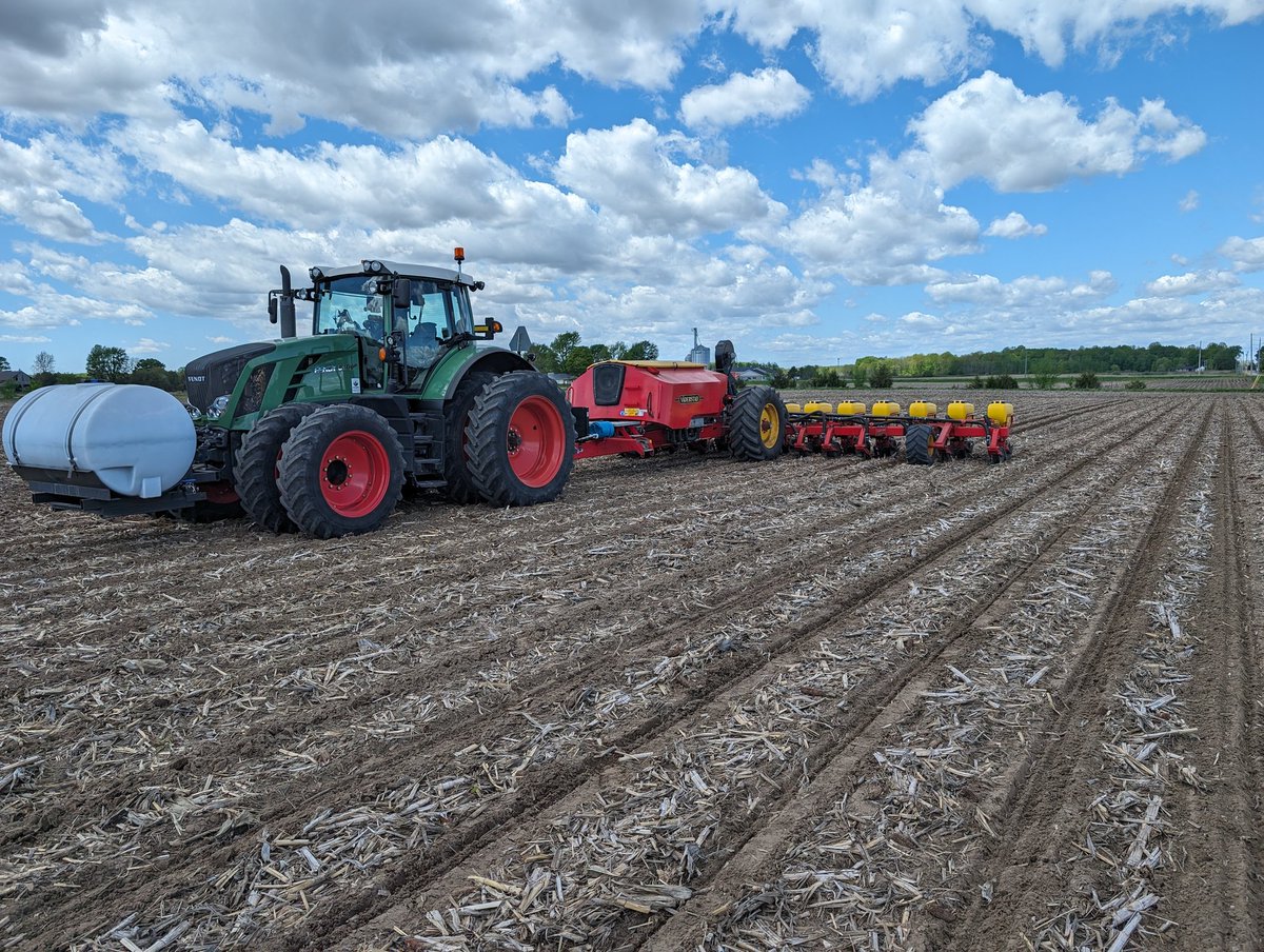 WeberFarmsLTD's tweet image. Yesterday we rolled so today we could ride! All performance checks done #plant24 in full swing! #vaderstad #striptill #ontag