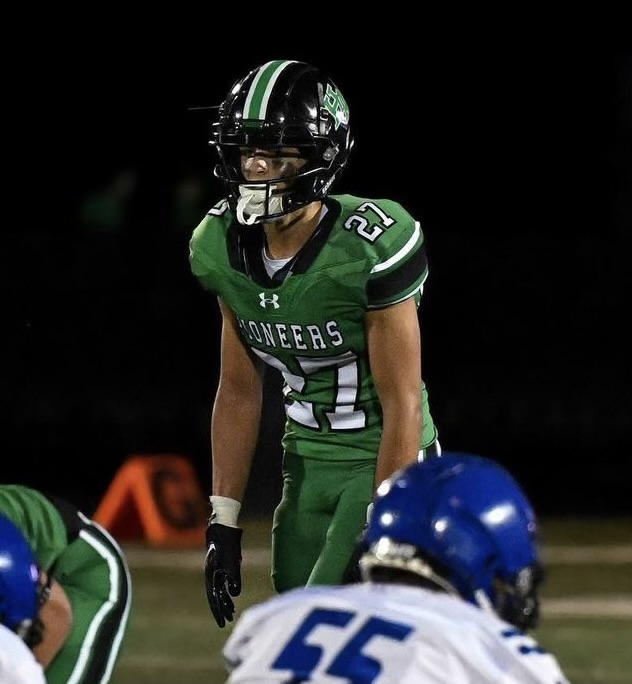 Check the film on 2026 DB Levi Grigson (6' 175) of Hill Murray (MN). Notes -Impressive closing burst out of breaks -Plays CB with the physicality of a safety -Bloodlines: father played at Purdue, brother signed with Maine hudl.com/v/2NWD9m @LeviGrigson │ @HillMurrayFB