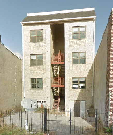 It's been 9 years since AG Racine filed suit against I. Hofgard for multiple shoddy renovations. wamu.org/story/15/05/07…
Reading a 2005 @washingtonpost about DCRA having flippers arrested and then  seeing in 2017, DCRA had this permit-less building razed, I am shocked.