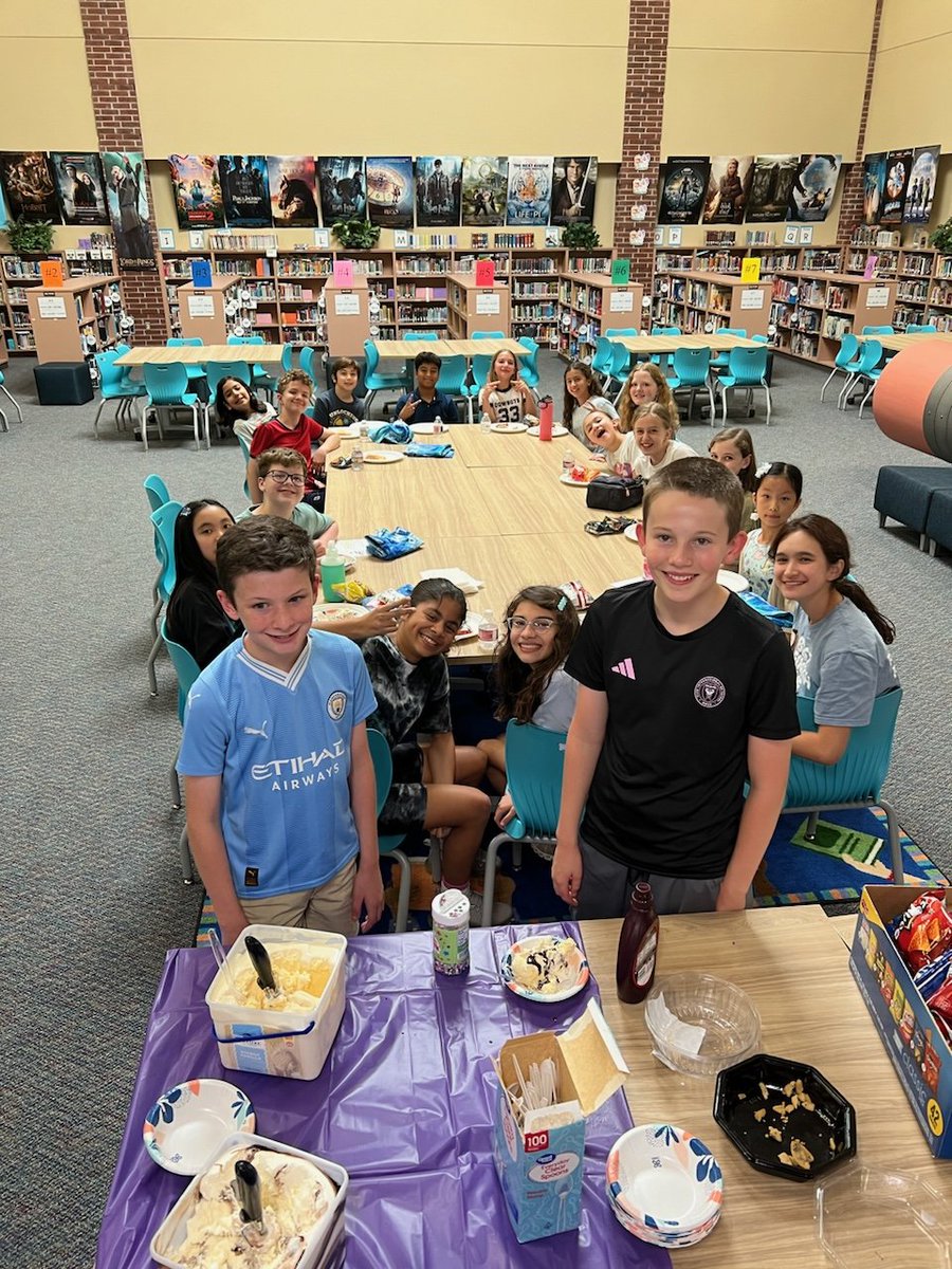 CISD_Libraries's tweet photo. Mitchell Intermediate Bluebonnet Readers and Library Minions celebrate with pizza and ice cream!
@MitchellCISD #readforabetterlife https://t.co/zaxwoAI65e