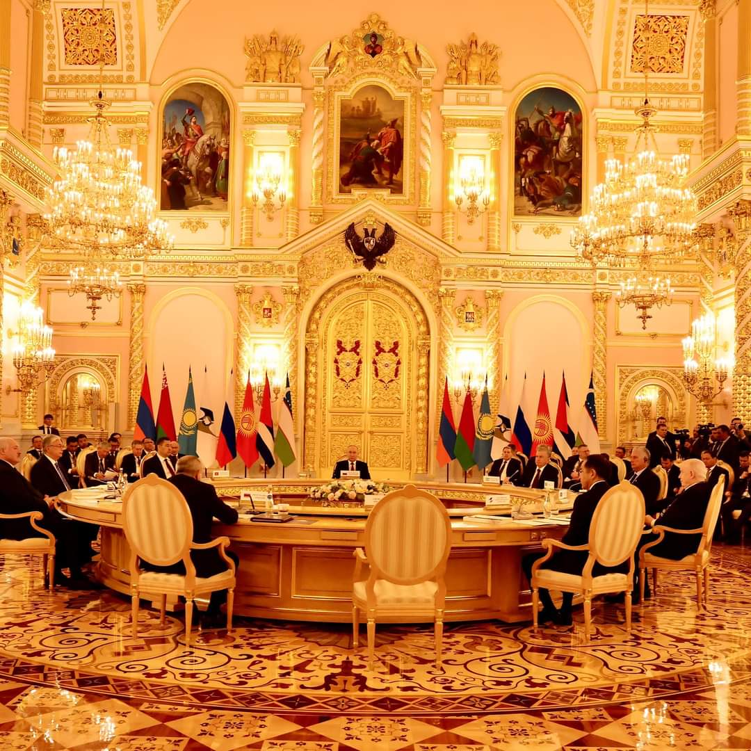 🇨🇺|El Primer Secretario del Comité Central del Partido Comunista de Cuba y Presidente de la República, Miguel Díaz-Canel Bermúdez, está en el Gran Palacio del Kremlin, para participar en la plenaria ampliada del Consejo Supremo Económico Euroasiático. #DiazCanelEnRusia #CubaMined