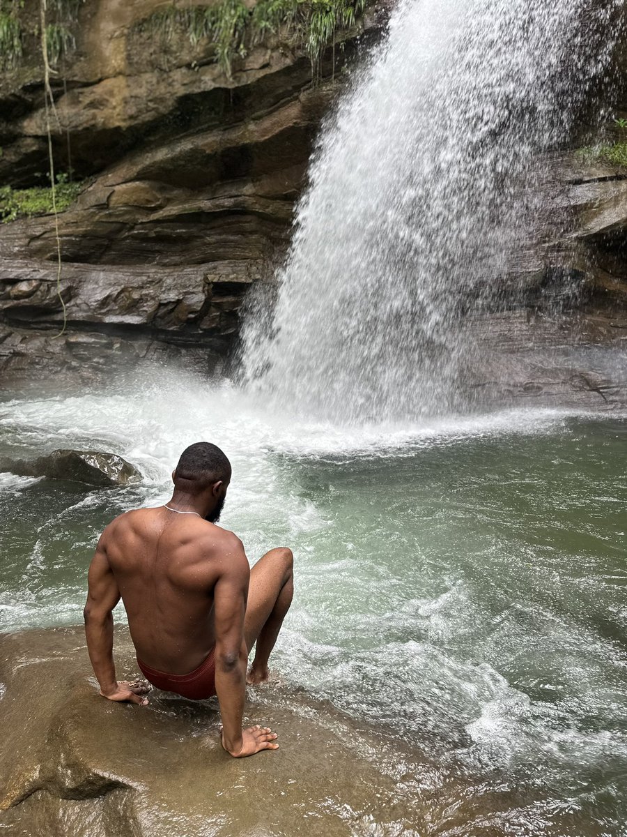 teesjourney's tweet photo. Running Free 🇯🇲 https://t.co/qQ3p9xJgQ9