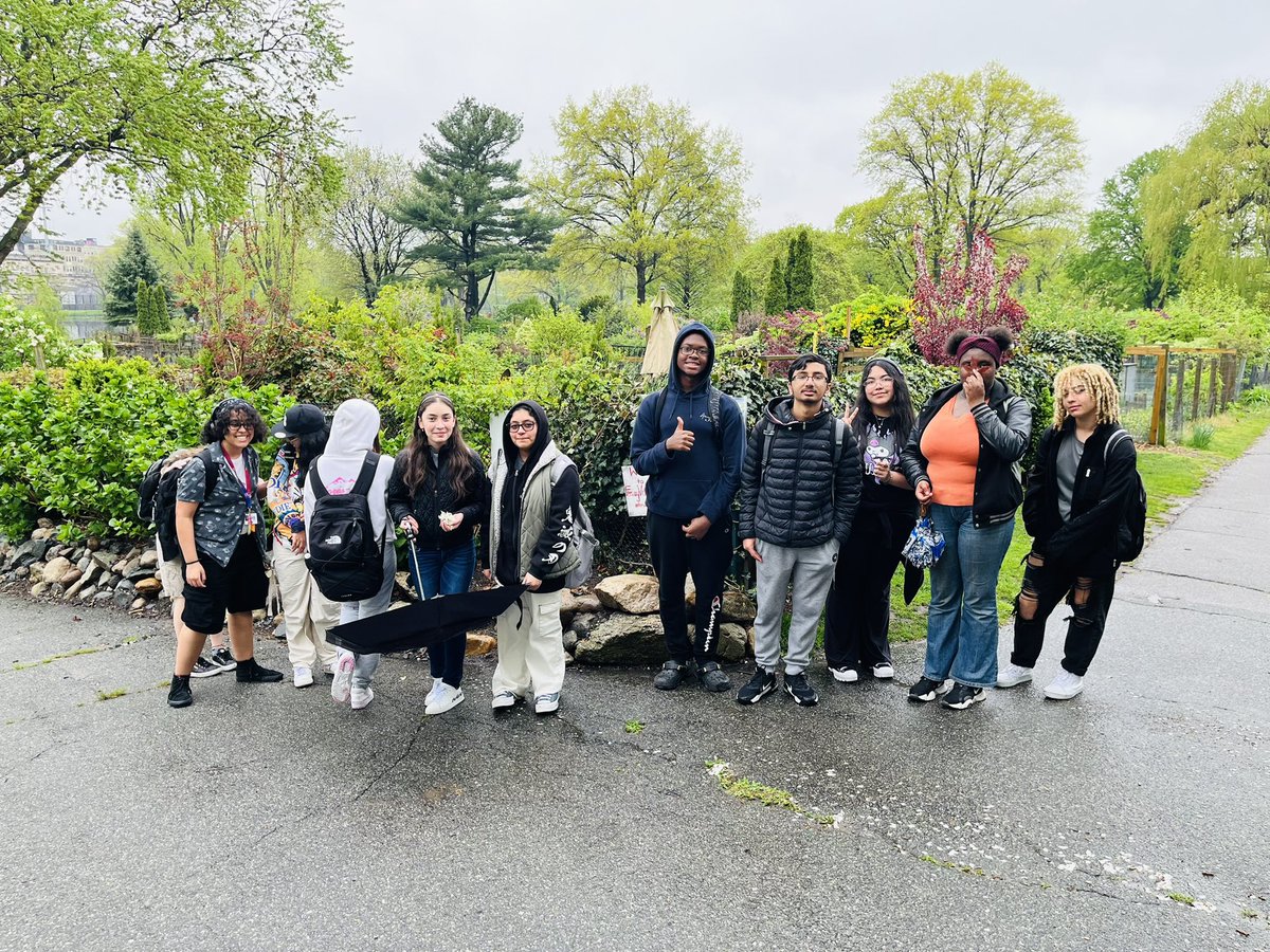 INSPO DAY! ✨ Comp Sci #Exploratory walked through the Fenway Victory Gardens and the James P. Kelleher Rose Garden for some final inspiration for their farmbots! 🪴 #CityLab #computerscience #community #robots #coding #communitygarden #boston @RPS_Super @RPS_STEM
