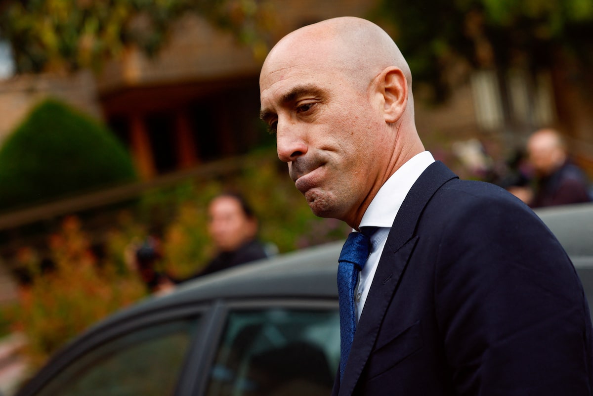 Ex-Spanish soccer federation chief Luis Rubiales to stand trial over unsolicited kiss at Women’s World Cup theglobeandmail.com/sports/soccer/…