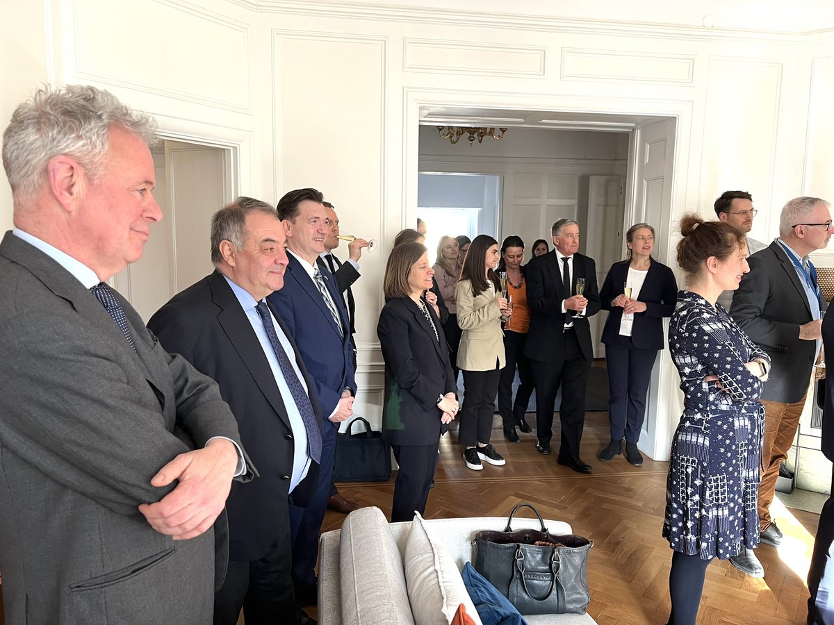 Great to celebrate the entry into force of the EU NZ FTA with Swedish friends involved in the process and EU Ambassadors. Thx also to @Pernod_Ricard for leading a Z wine tasting as part of the event. @DDannfelt @AndersAhnlid @leemakiyama @MFATNZ @NZTEnews @nzwineeurope