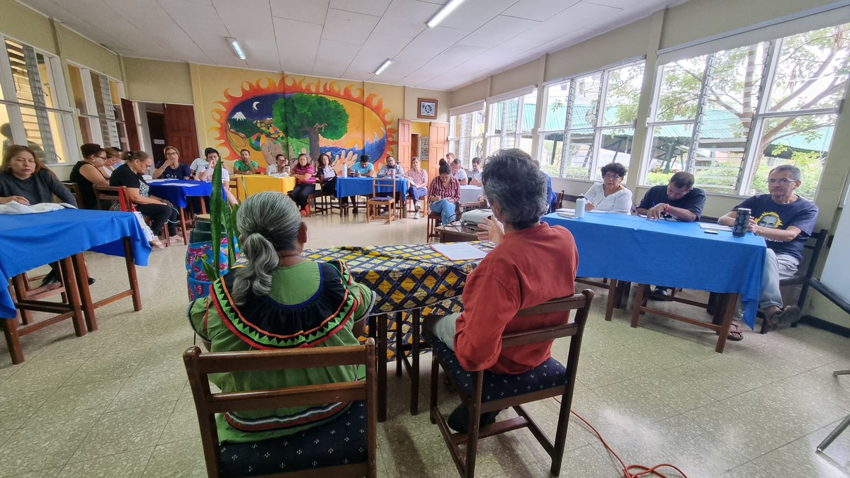 DEI_LatAm's tweet image. ✨¡Continúan las reflexiones en el TST24.!✨

Hoy conversamos sobre la relación entre Democracia, Autoritarismos y Colonialismo con la Líderesa indígena ngöbe Luisa Bejarano Montezuma, la Dra. Silvia Regina de Lima Silva directora del DEI y el Dr. Bernal Herrera Montero.
#tst24