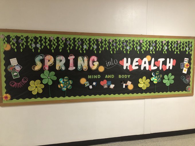 Ray Middle School is springing into Mental Health Awareness Month. ⁦ ⁩#mentalhealthmatters #breakthestigma #BeeWell