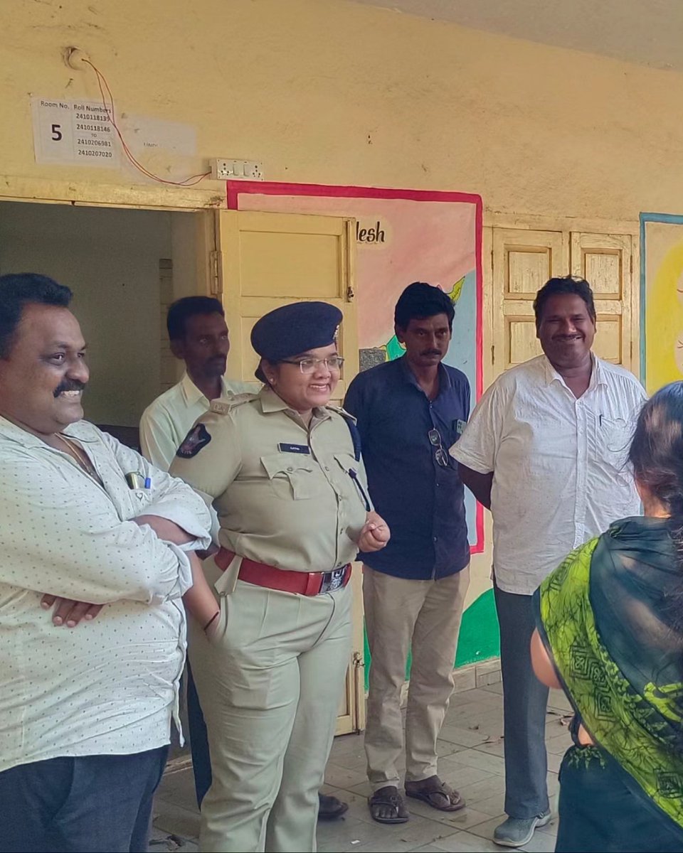 WG_Police's tweet photo. పశ్చిమగోదావరి జిల్లాలోని ఉండి నియోజకవర్గంలో గల సమస్యాత్మక పోలింగ్ కేంద్రమైన ఎన్.ఆర్.పి అగ్రహారం పోలింగ్ కేంద్రమును ఆకస్మిక తనిఖీ చేసిన పశ్చిమగోదావరి జిల్లా ఎస్పీ డాక్టర్. అజిత, ఐపీఎస్., గారు. https://t.co/0rKj7AOYIq