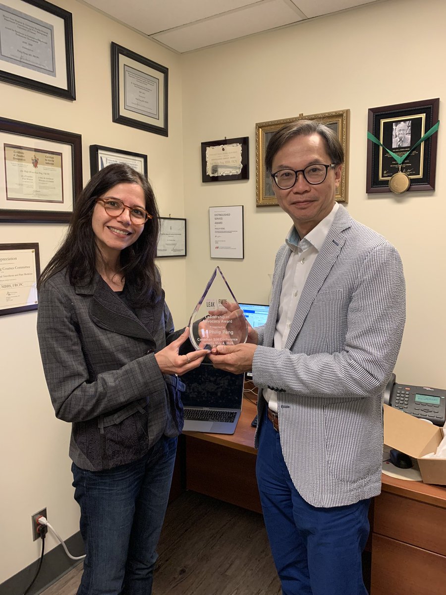 Exciting news! Today, @DrPhilipPeng received the inaugural Spinal CSF Leak Canada Leadership in Advocacy Award from the Canadian SIH Conference. We are very grateful to Dr Peng for his outstanding leadership & advocacy efforts in advancing care for Canadian SIH patients! 🏆👏🏻