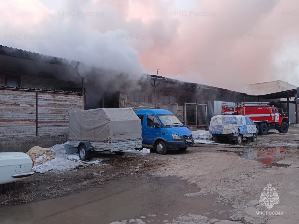 Arkhangelsk region, Russia ❗ Bavovna 🔥🔥🔥💨 A large fire in an industrial building was extinguished in Novodvinsk. Tonight, emergency services received a report of a fire in Novodvinsk on Decembrists 38. Upon arrival of the first fire departments, it was established that the…