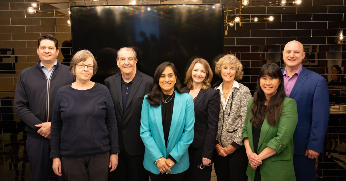 Minister Anand met with the External Advisory Committee on Regulatory Competitiveness (EACRC) to discuss regulatory excellence and engaging with Canadians on modernizing the Canadian regulatory system. Learn more: ow.ly/mO2450RzICu #GCReg