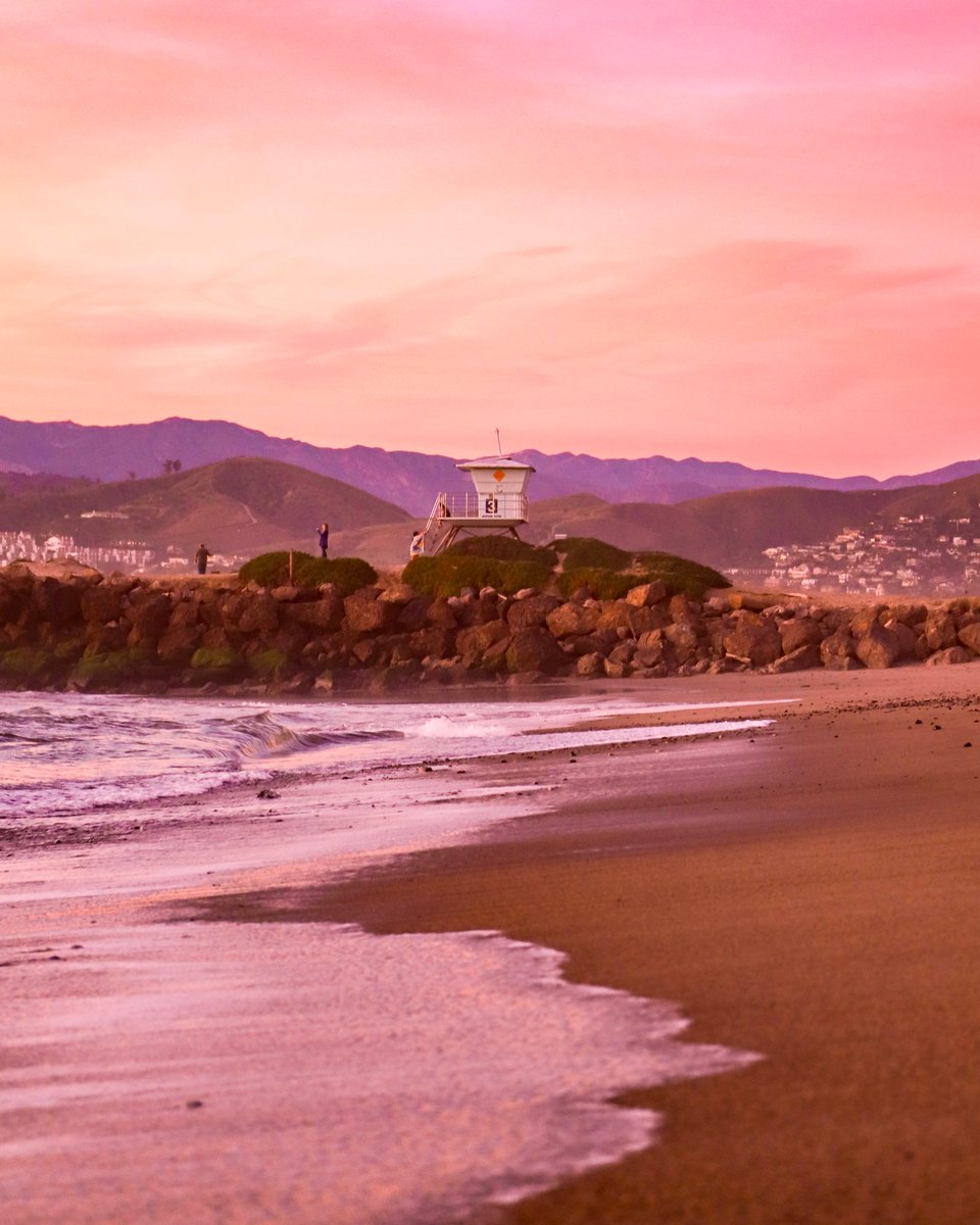 Escape to tranquility at Mother's Beach, Ventura, CA! Nestled along the picturesque coastline, this hidden gem offers a serene retreat for families and beach lovers. 
#MothersBeach #VenturaCA #BeachLife #FamilyFun #ParadiseRetreats #SeeSB #VisitSantaBarbara #VIsitCali #BookDirect