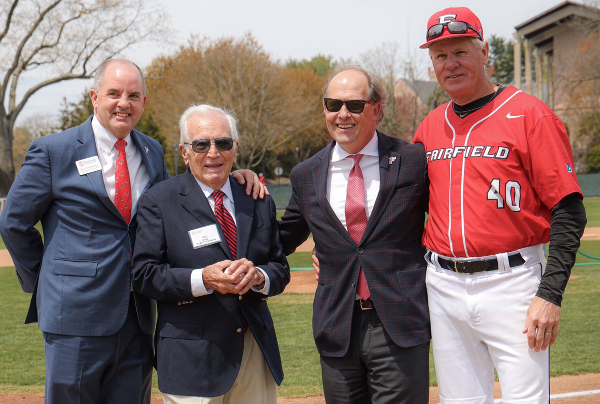 Welcome to Cook Field!   @Stags_Base hosts dedication of Don ’63 and Chris ’88 Cook Field   ➡️ bit.ly/44vkeYr 📸 bit.ly/44xvmUw   #WeAreStags 🤘⚾️