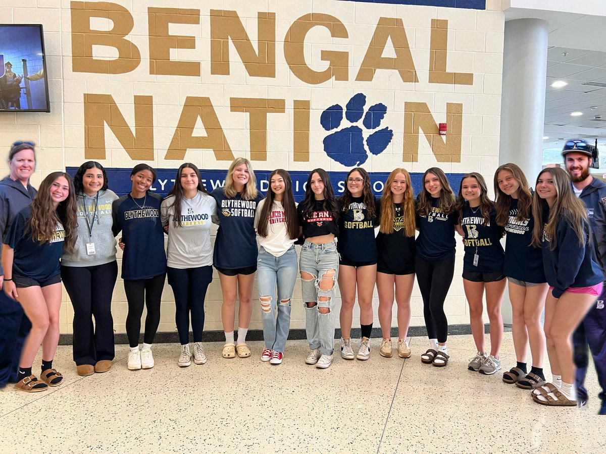 Congratulations to seniors Kaitlyn Anderson and Neilah Browne for signing their Letters of Intent today!

Kaitlyn Anderson- USC- Sumter 

Neilah Browne- Francis Marion University