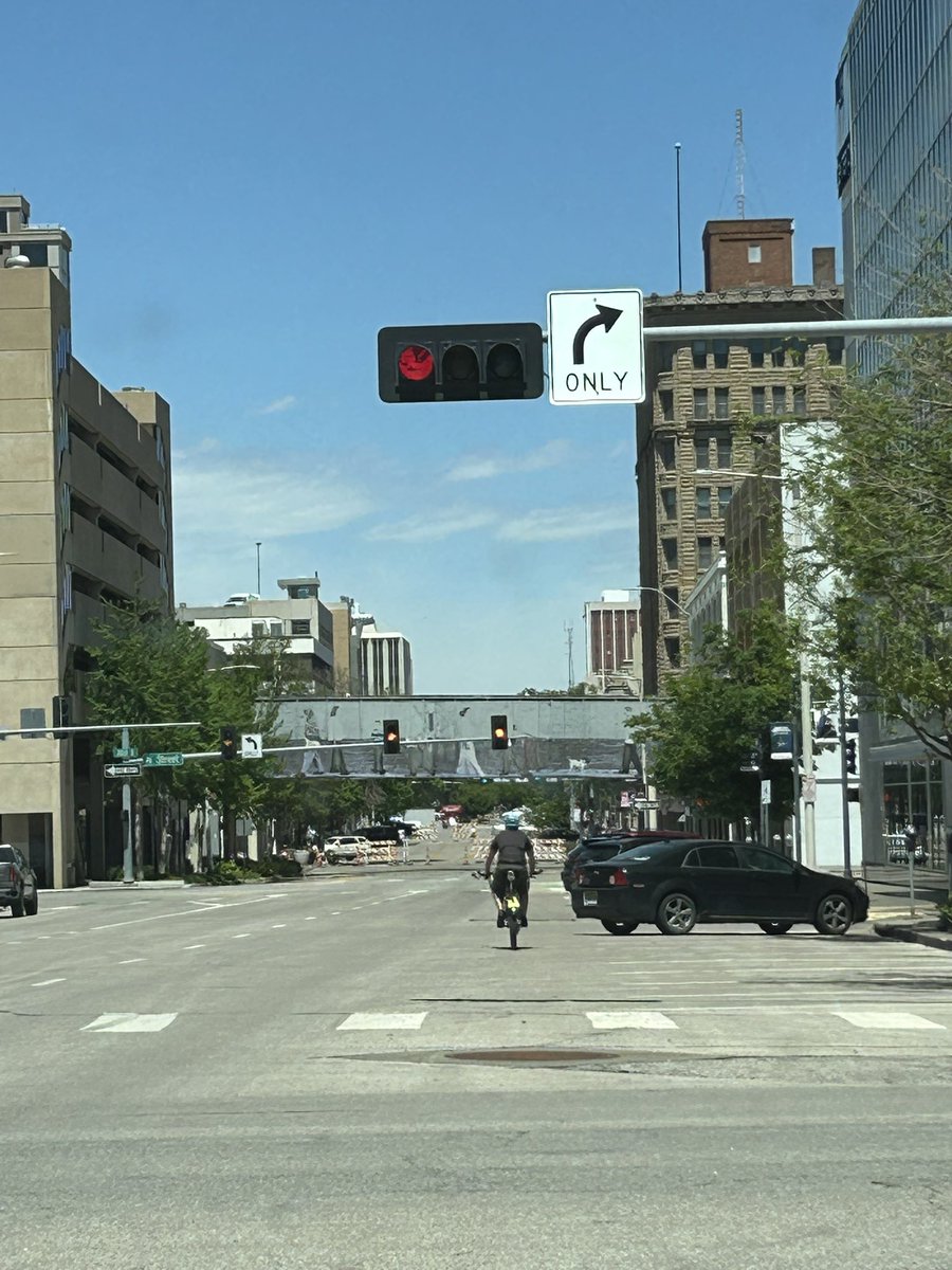 Ummm yeah, took the whole lane, ran the red light-likely living his best life on this beautiful day. Remind me why we have #bikelanes @CityOfLincoln
