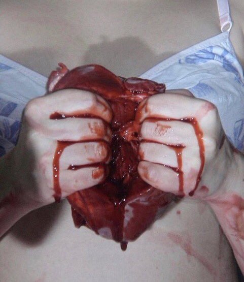 buerefalopa's tweet photo. "Suenan muy fuerte las campanas del infierno
Suenan los bronces de hermosura entre los cielos
Vomita las mariposas llenas de terror
y que el canto gane al llanto y al dolor" https://t.co/MHprTUCgvH