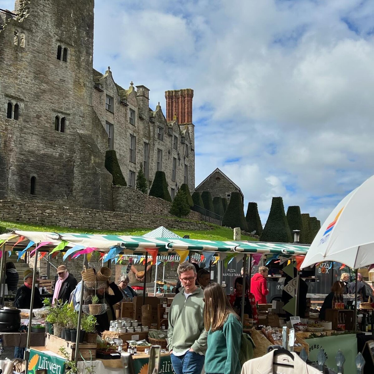 It’s Thursday It’s Market Day in Hay-on-Wye #ShopLocal #EatLocal #HayOnWye
