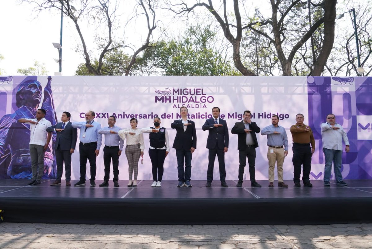 cesar_m_garrido's tweet photo. En compañía de vecinas y vecinos,  conmemoramos en la explanada cívica de la @AlcaldiaMHmx el CCLXXI Aniversario del Natalicio de Miguel Hidalgo y Costilla, en donde recordamos los ideales de libertad, justicia e independencia que promovió el Padre de la Patria. https://t.co/42D6pyEez2