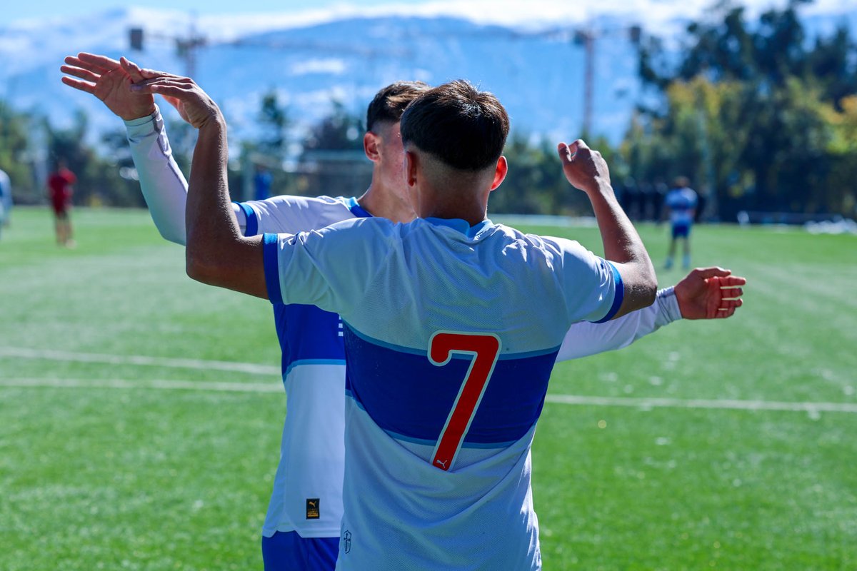 ¡Victorias para la #CanteraCruzada! ⚪🔵 Nuestro Fútbol Formativo cosechó victorias en una nueva jornada de los campeonatos Fundación Collahuasi 🏆 𝗦𝗨𝗕 𝟭𝟱 Ñublense 1-7 Universidad Católica 𝗚𝗼𝗹𝗲𝘀 UC: Byron Lizama, Luciano Soto, Amaro Riveros (5) 𝗦𝗨𝗕 𝟭𝟲 Ñublense…