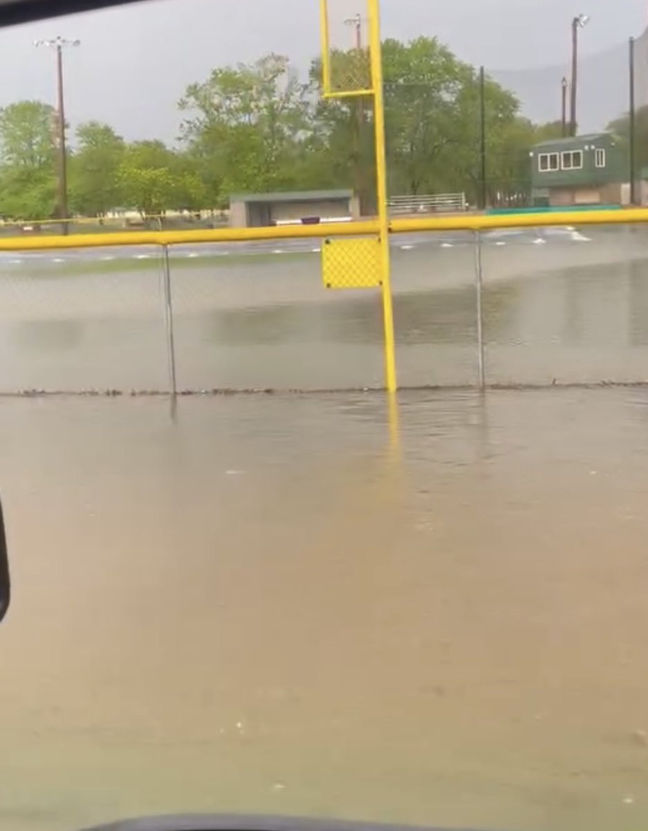 softball_burg's tweet photo. Our field is looking real good! Glad we put the tarp on! 😳🛶 https://t.co/ZLHYKgvRSQ