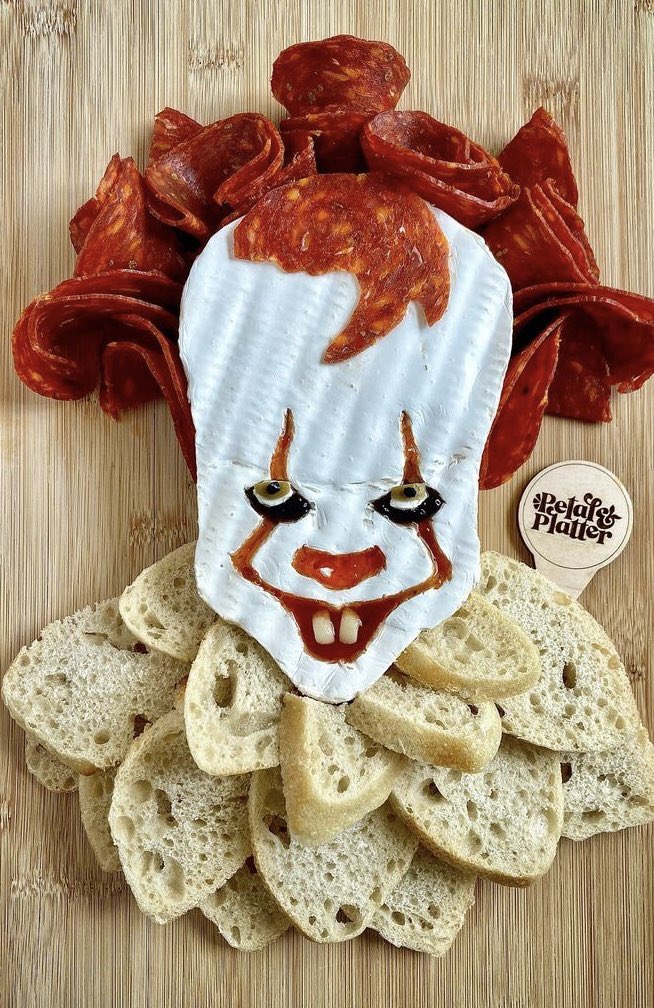 PENNYWISE Charcuterie by Petal & Platter
#GhastlyGastronomy 

instagram.com/p/Cy1MGikRs3m/…