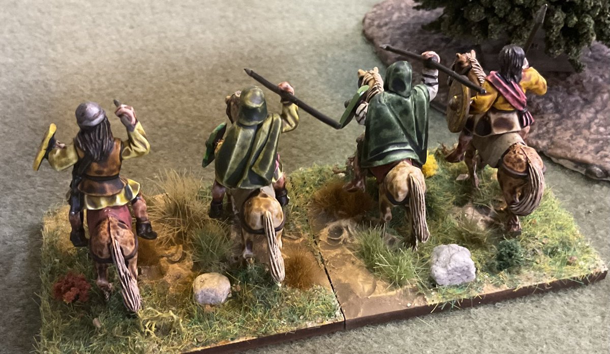 The #Picts are a challenging army to fight with in #DBA, that’s because in the 12 element army they have 5 light stands. So one has to be careful of placement and use of these. Here are the #lightcavalry. #wargaming #wargames #wargamer @Gripping_Beast #28mm #pictish