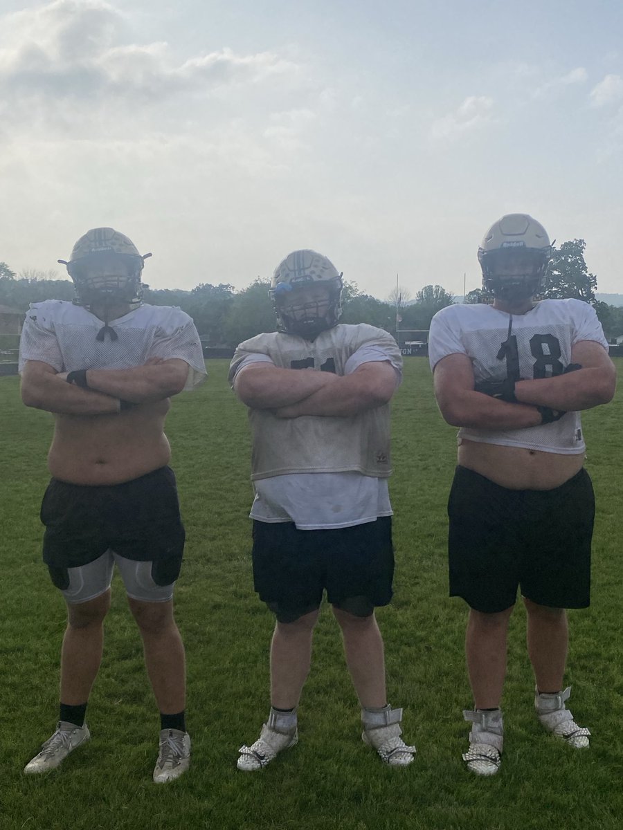 Spring practice with my boys 💪 ⁦<a href="/alec_huie/">Alec Huie</a>⁩ ⁦<a href="/CreedB51/">Creed Brown</a>⁩