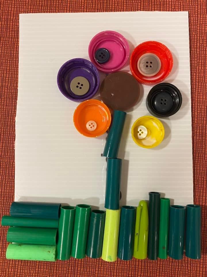 ReggioChild's tweet photo. Spring has Sprung! 

Lids and caps have endless possibilities and potential. They are one of my favorite materials to use and work with. 

#springflowers 
#bottlecaps 
#bottlecapart 
#recycleart 
#reggiochildreninspired https://t.co/Xiphk9bK9i