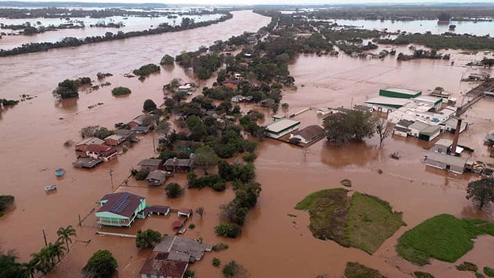 Desde #EducacionAvileña solidaridad y las condolencias a los familiares del pueblo brasileño. #CiegodeAvila