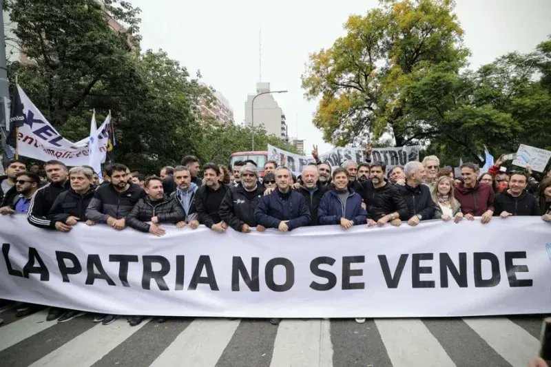 ✅ La Provincia confirmó que 'adhiere' al #ParoGeneral y adelantó que no descontará el día.
🗣️ El gobierno de Kicillof apoya el paro porque 'es una medida justa, necesaria y constitucional'.

#LaRecesionAvanza
#NoALaLeyBases 
#NoALasPrivatizaciones

codigobaires.com.ar/2024-05-08/la-…